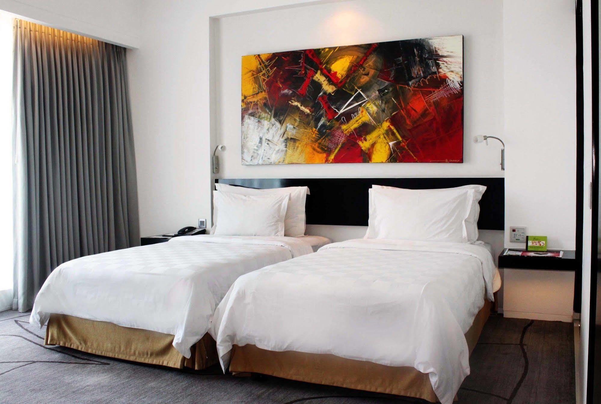 Ts Suites Surabaya Eksteriør billede
